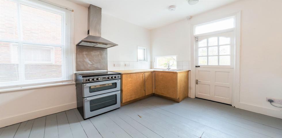 			4 Bedroom, 1 bath, 1 reception House			 Sellons Avenue, WILLESDEN JUNCTION